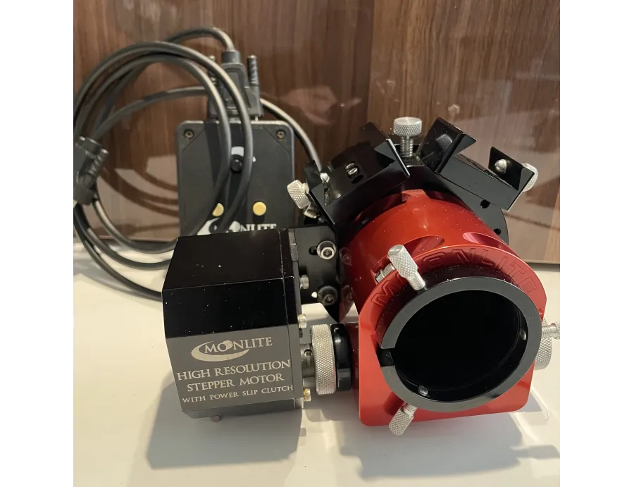 Moonlite CFL 2.5 | Porte-oculaires motorisé pour réfracteurs (usagé) Moonlite CFL 2.5 | Porte-oculaires motorisé pour réfracteurs (usagé)